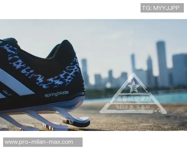 阿迪达斯红色警戒足球鞋助力球场风云展现你的激情与实力